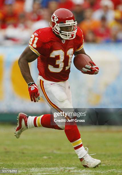 Priest Holmes of the Kansas City Chiefs runs the ball during the game against the Indianapolis Colts at Arrowhead Stadium on October 31, 2004 in...