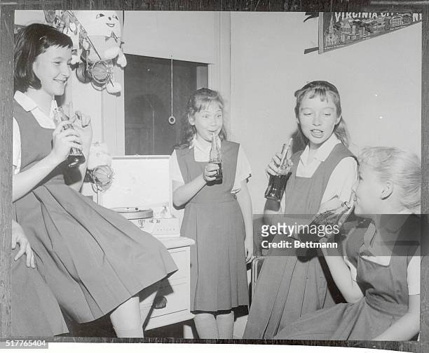 Soda Break. Hollywood, California: Four talented young actresses Debbie Maldow, Karen Balkin, Veronica Cartwright and Diane Mountford, take a...