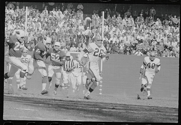 With three cardinals in hot pursuit, the Brown's Ray Renfro runs for a touchdown on a pass from the Browns' Jim Ninowski from 38yd. Out in the fourth...