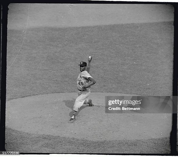 Bob Gibson of the St. Louis Cardinals who beat the Mets 15-1.