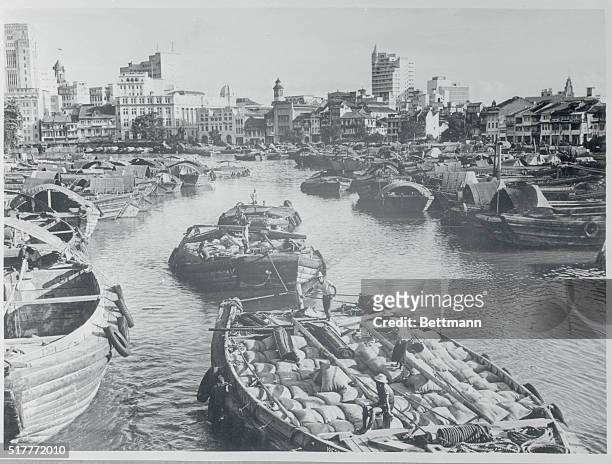 Singapore River. Singapore: A typical Singapore River scene with the large commercial houses in the background. The river plays a significant part in...