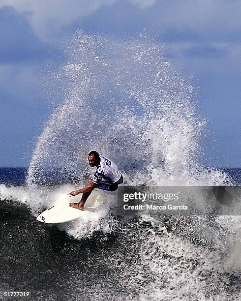 Sunny Garcia surfs a wave in the finals of the Vans Triple Crown of Surfing November 22, 2004 at Ali'i Beach Park in Haleiwa, Hawaii. Garcia went on...