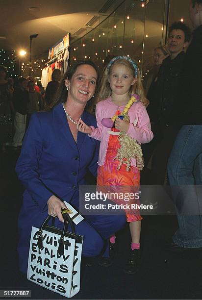 NOVEMBER 2001- JANE LUEDECKE + DAUGHTER HEIDI - PREMIERE OF THE WIZARD OF OZ