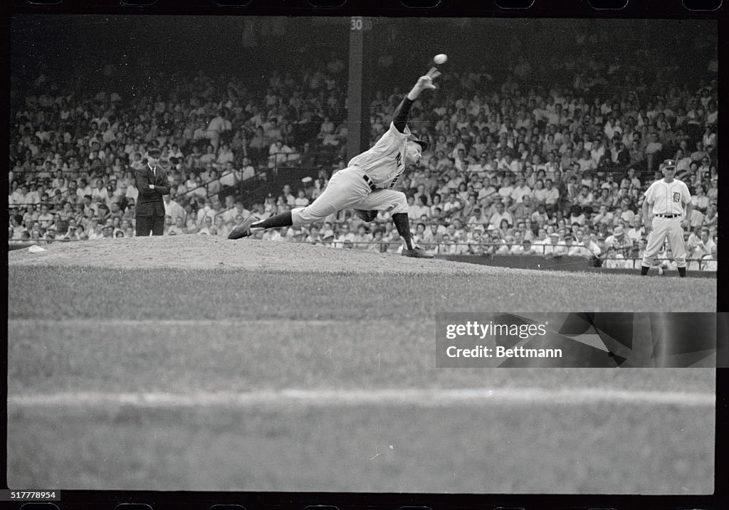 Jim Bouton Pitching