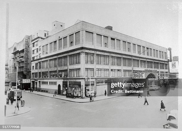 Madison Square Garden building at its second location on 50th Street and 8th Avenue is seen here. The exterior view shows two sides of building with...