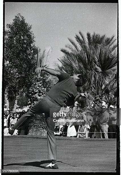 Doug Sanders feigns the disposal of his putter after missing a short putt on the 15th green at Indian Wells Country Club 2/2 during the third round...