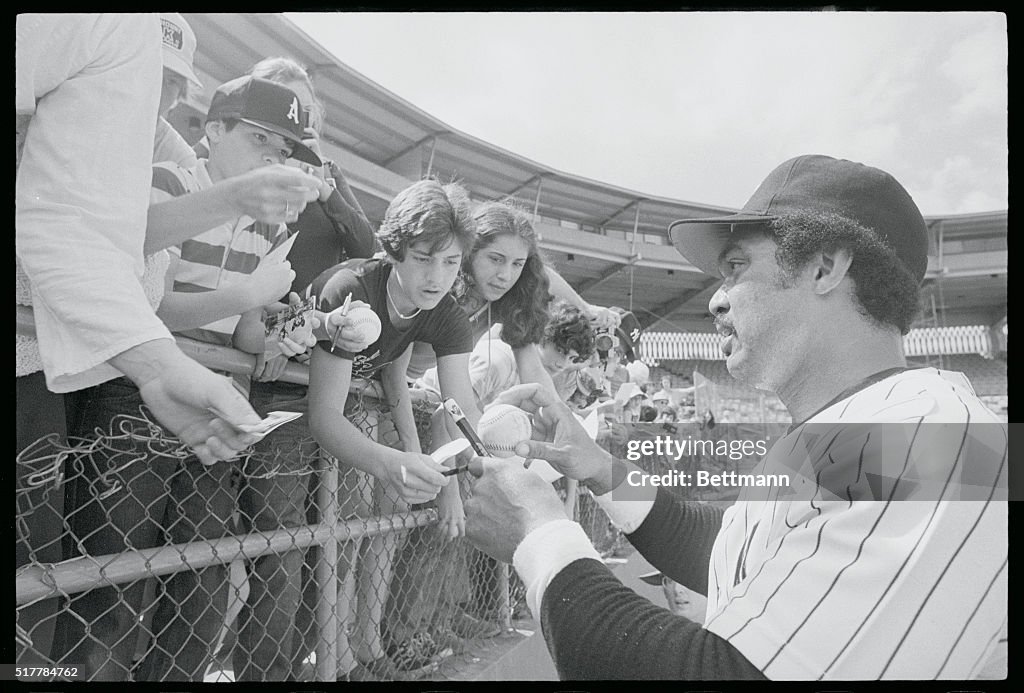 Reggie Jackson Signing Autographs