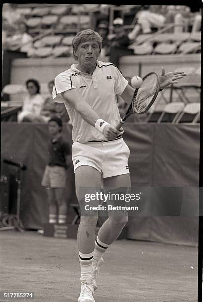 New York, NY: West Germany's Boris Becker strains as he returns the ball to Argentina's Horacio de la Pena during their match in the Shearson Lehman...