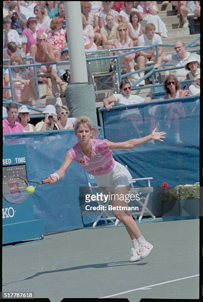 New York: Chris Evert Lloyd lost her first set of the 1986 U. S. Open 9/1 but recovered to beat Catarina Lindgvist of Sweden 6-2, 2-6, 6-2 to advance...