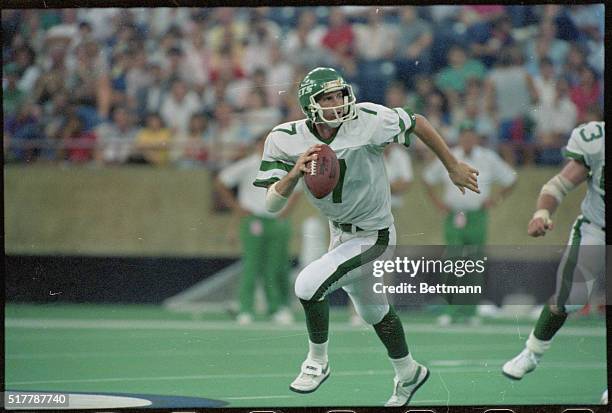 Buffalo, New York: Ken O'Brien, quarterback for the N. Y. Jets, scrambles while looking for a receiver down field against the Buffalo Bills.