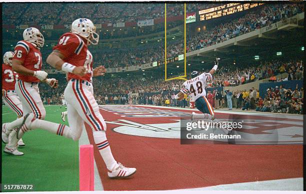 New Orleans: Bears' Reggie Phillips runs ball into end zone for 28-yard interception return touch down. An incomplete Grogan pass in the third...