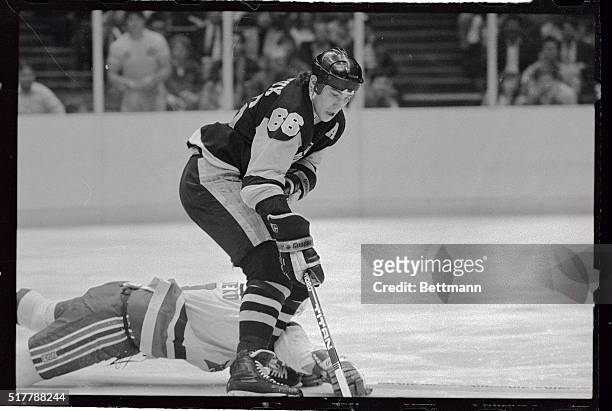 Mario Lemieux of the Pittsburgh Penguins skates in towards the goal as Ken Daneyko of the New Jersey Devils tries to break up the play during first...