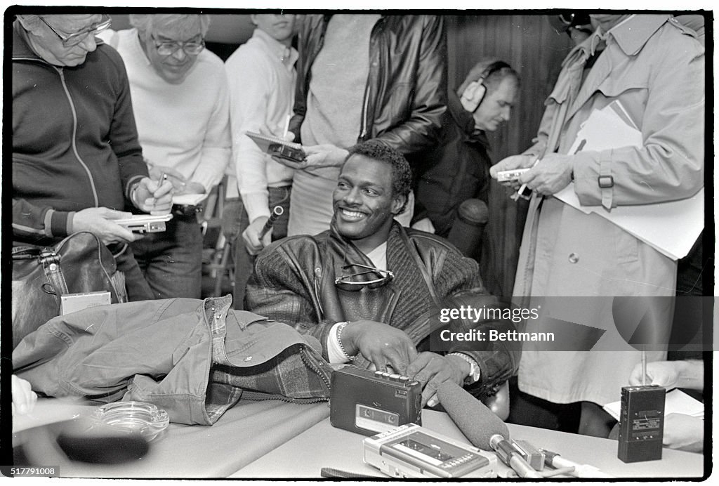 Walter Payton Addresses Questions at News Conference