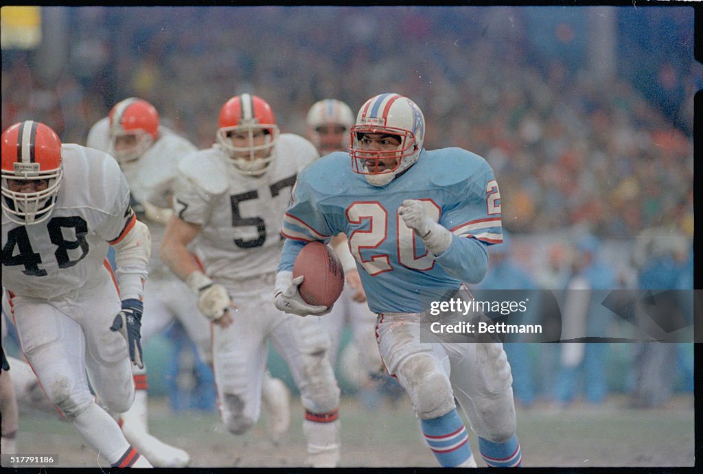 Allen Pinkett Running Ball Into End Zone