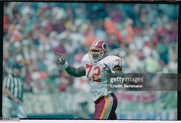 Washington Redskins defensive end Dexter Manley.