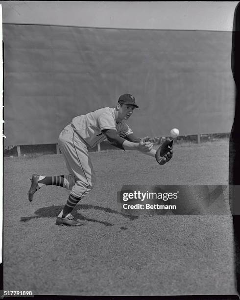 Bobby Thomson fielding pose.