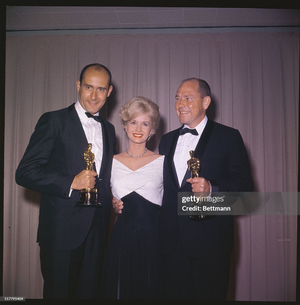 Debbie Reynolds and Others Posing with Award