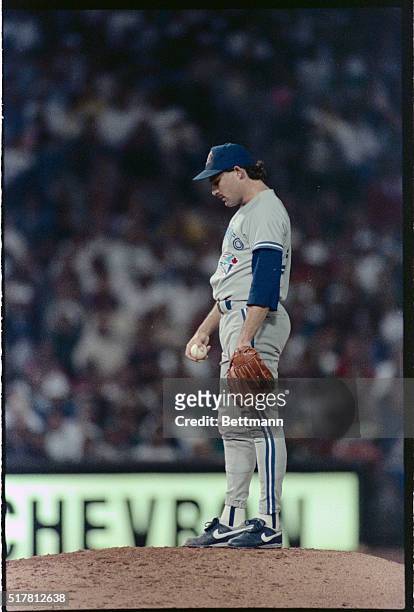 Oakland, Calif.: Toronto's Dave Stieb hangs his head in he sixth inning moments before he is relieved.