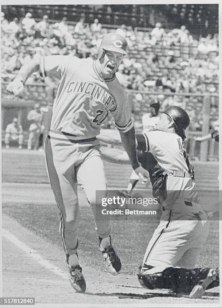 San Francisco: Red, Paul O'Neill is tagged out at the plate by Giant's catcher Terry Kennedy in the sixth inning.