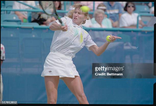 New York: Steffi Graf returns Jana Novotna's shot in the 2nd set of her United States Open quarterfinal. Graf won 6-3, 6-1.