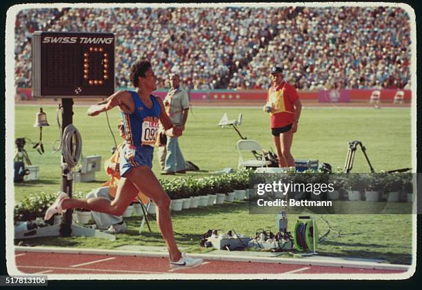 Joaquin Cruz wins the 800m final.