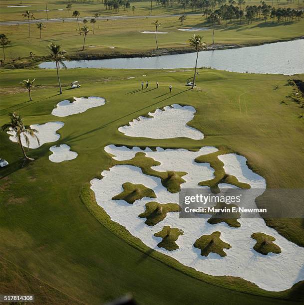 Scenic aerial view of bunker at Pine Tree GC. Boynton Beach, FL CREDIT: Marvin E. Newman