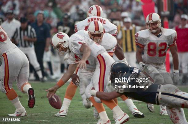 San Diego: San Diego Chargers' defensive end Burt Grossman sacks Tampa Bay Buccaneers' quarterback Chris Chandler at the 30 yd. Line for a loss of 5...