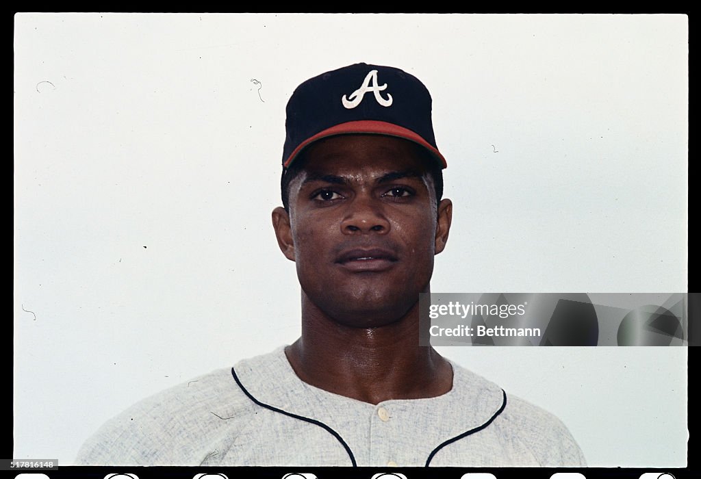 Outfielder Felipe Alou