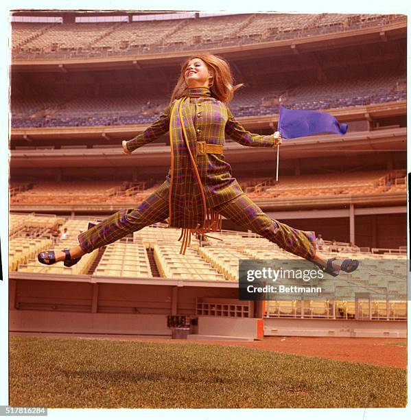 Ryan Ruyh Ruth Jump Photos and Premium High Res Pictures - Getty Images