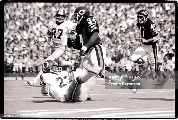 Chicago Bears' running back Walter Payton (#340 pushes Washington Redskins' Brig Owens hand away after eluding his tackle in the third quarter of the...