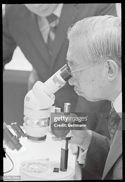 Woods Hole, Massachusetts: Japan's Emperor Hirohito, who is interested in marine biology, views some marine life under a microsope at the Woods Hole...