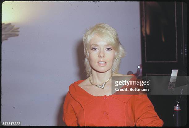 New York, New York: Polishing up the routines for her new act, Joey Heatherton sharpens her "come hither" look during rehearsals in her East 57th...