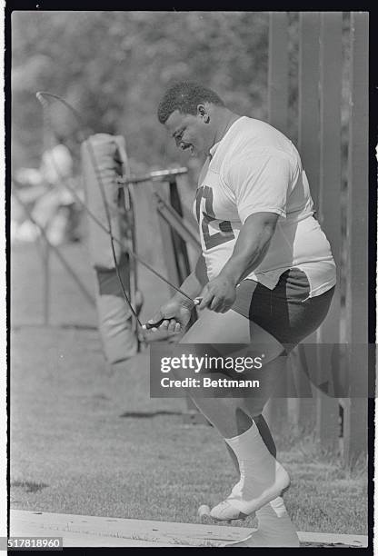 Chicago Bears' defensive tacle William "Refrigerator" Perry arrives for practice May 19 in his tight fitting jersey and shorts during a three day...
