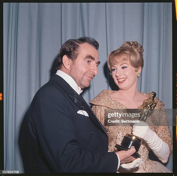 Annual Academy award presentation HCP. Oscar winner Shirley Jones stands with presenter Hugh Griffith after winning oscar for best performance in a...