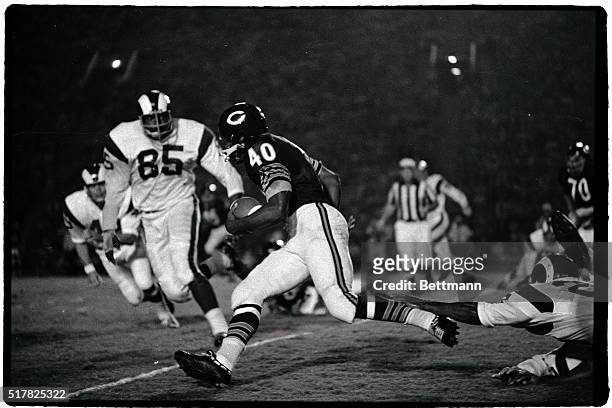 Chicago Bears goes for a 10 yard gain against the Los Angeles Rams in the second quarter of the Rams-Bears game at the Los Angeles Coliseum 9/16....