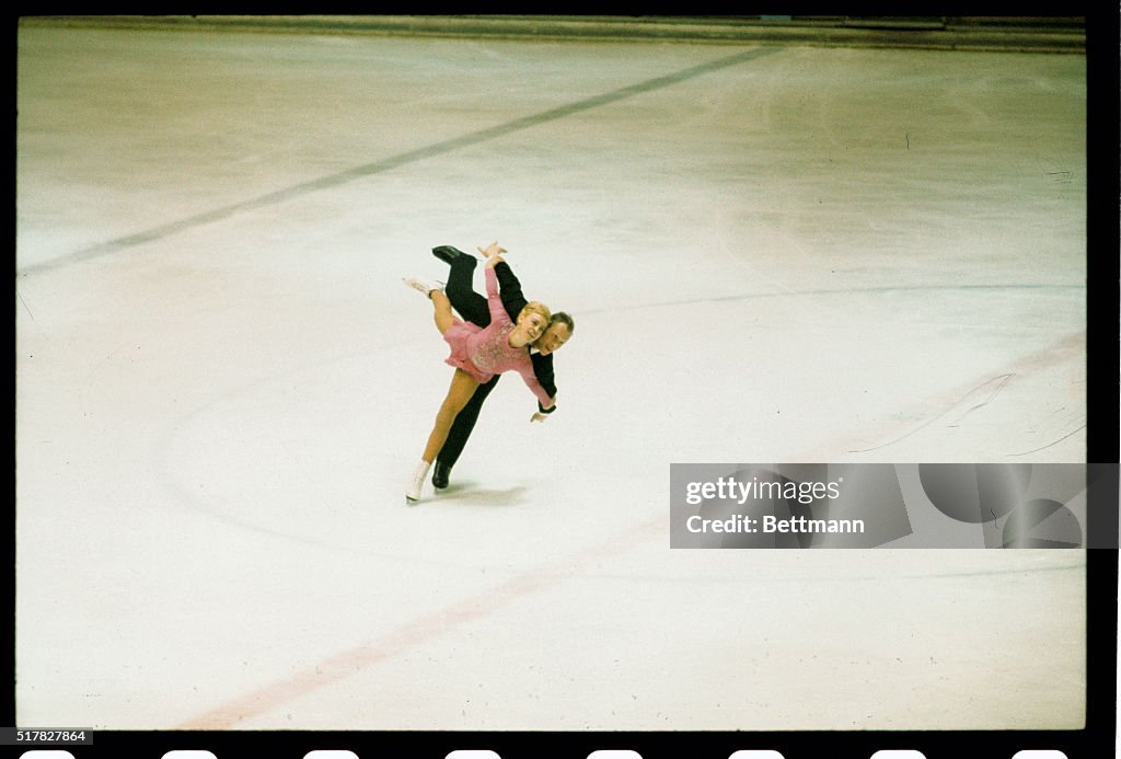 Gold Medal Winners Skating in Oympics