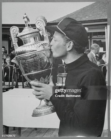 Bobby Cole Kissing Trophy Bobby Cole Kissing Trophy