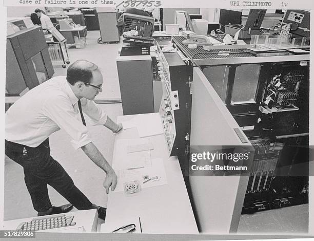 Pc 1968 174 Computer 1968 Stock Photos, High-Res Pictures, and Images - Getty ...