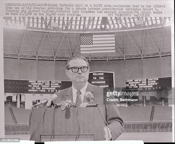 Roy Hofheinz said at a 10/25 news conference that he has offered free use of the Houston Astrodome for a debate between presidential candidates...