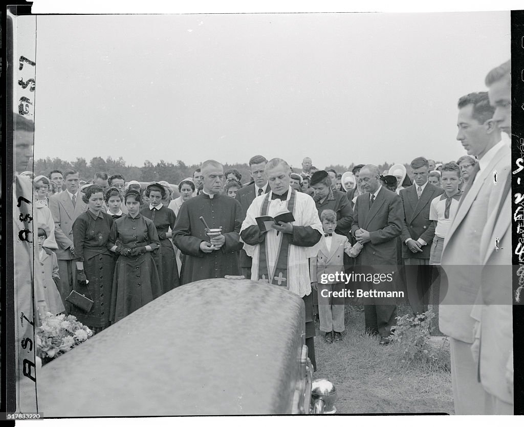 Oliva Dionne Attending His Daughter's Funeral