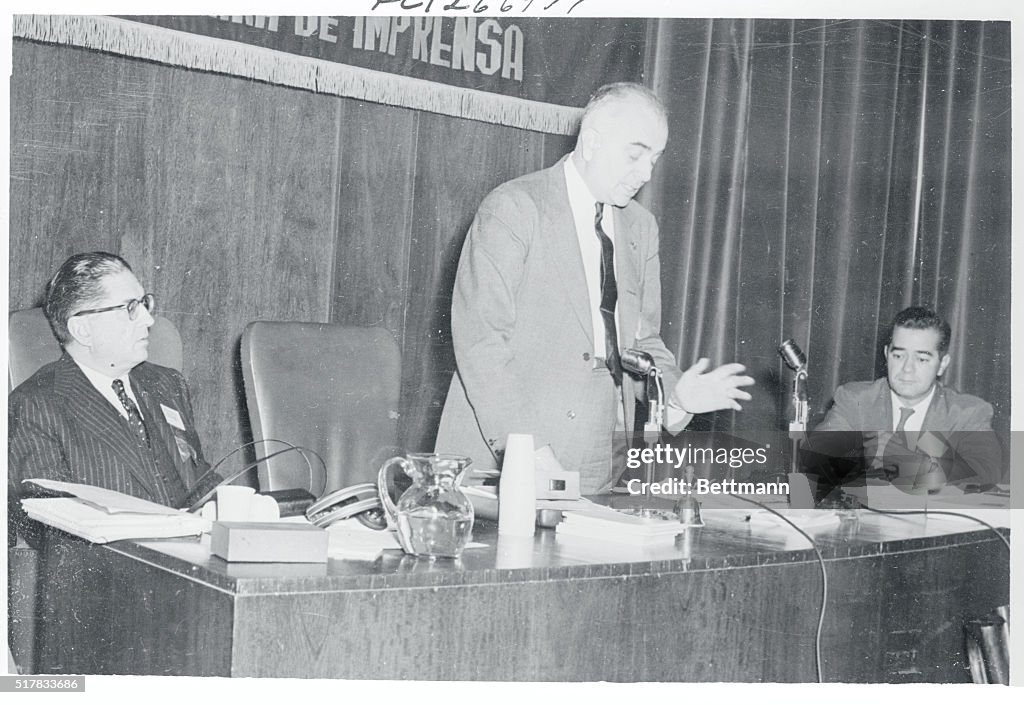 Alberto Gainza Paz Delivering a Speech