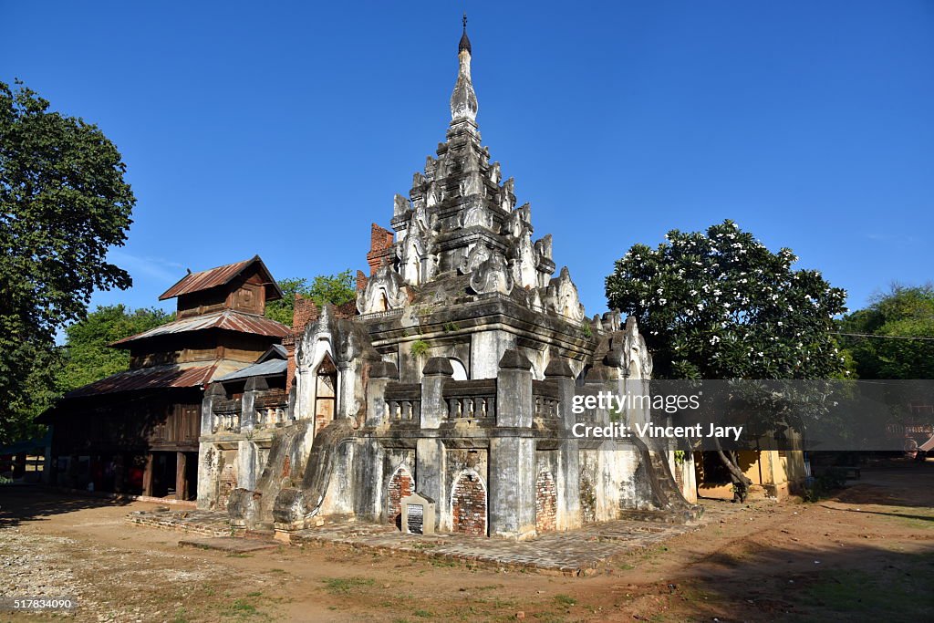 Kyan Sit Thar Umin Buddhist Temple Bagan