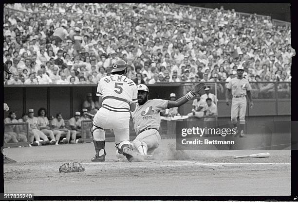 Expos rightfielder Ellis Valentine is tagged out at home by Reds catcher Johnny Bench in the second inning after Montreal pitcher Bill Lee bunted to...