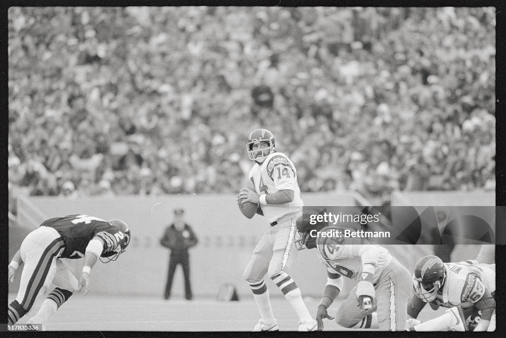 Dan Fouts Getting Ready to Throw Football