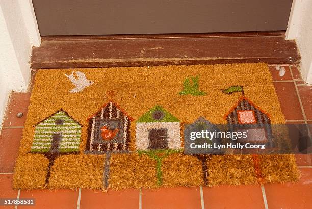 welcome doormat - door mat stock-fotos und bilder