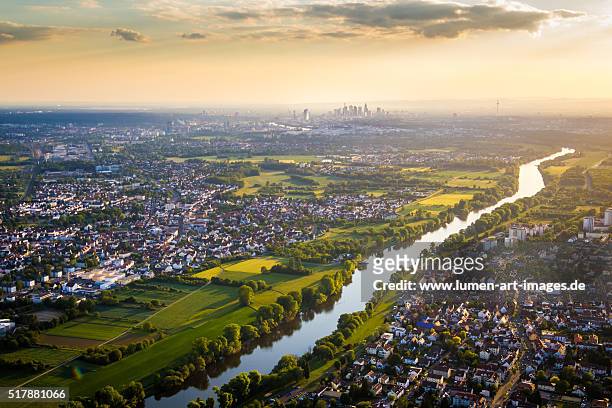 river main and frankfurt - frankfurt   main foto e immagini stock