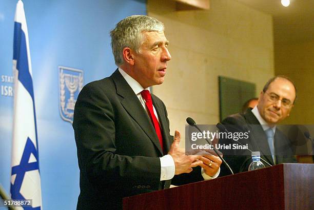 Visiting British Foreign Secretary Jack Straw and his Israeli counterpart and host Silvan Shalom hold a joint press conference after their meeting at...