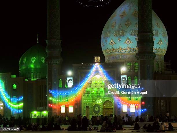 night pilgrims by jamkaran mosque - jamkaran mosque imagens e fotografias de stock