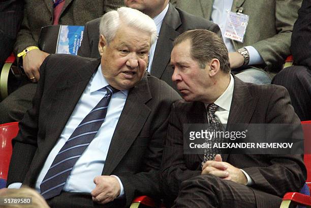 Russian Federation: Former Russian President Boris Yeltsin speaks with his former Interior Minister Viktor Yerin during the single match of the...