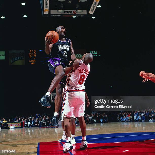 Chris Webber of the Sacramento Kings drives to basket for a layup against the Los Angeles Clippers during the NBA game in Los Angeles, California....